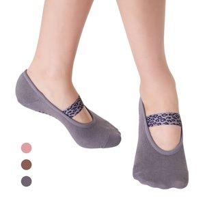 Aprilaugust Yoga Barre Pilates Socks |Grey Leopard